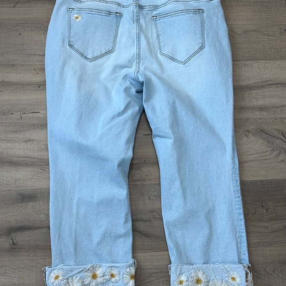 Driftwood Colette Stretch Denim Embroidered Daisy Cuff Crop Jeans Size 16 L27 - Picture 6 of 12